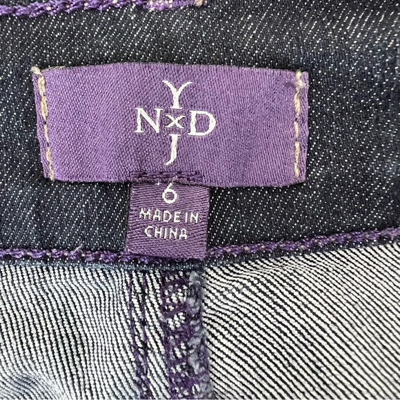 NYDJ Lift Tuck Technology Crop Jeans Size 6 Dark Wash - Picture 4 of 11